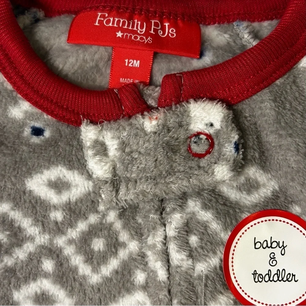 Macy's‎ Holiday Winter Fleece Baby/Toddler Footed Pajama. NWT.